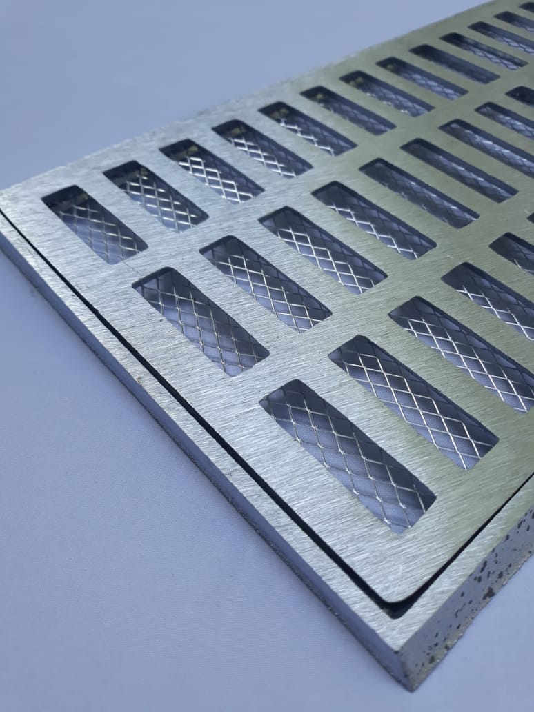 Grelha-Pluvial-20x20-Reta-com-Suporte-e-Tela-Anti-Insetos---Aluminio-Fundido-Escovado---Ficone-Reis