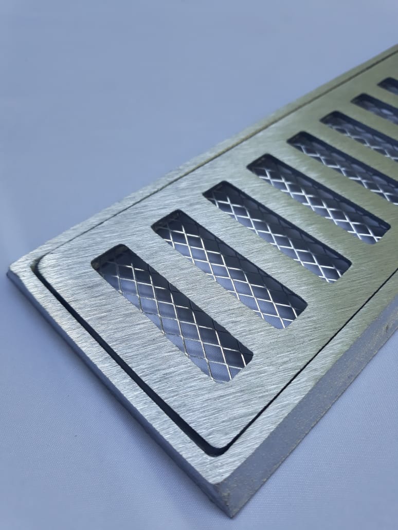 Grelha-Pluvial-10x50-com-Suporte-e-Tela-Anti-Insetos---Aluminio-Fundido-Escovado---Ficone-Reis