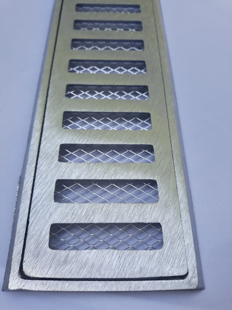 Grelha-Pluvial-10x50-com-Suporte-e-Tela-Anti-Insetos---Aluminio-Fundido-Escovado---Ficone-Reis