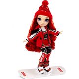 Rainbow High Winter Break Boneca Da Moda Vermelha E Conjunto De Jogo Com 2 Roupas Completas De Boneca, Acessórios De Snowboard E Boneca De I