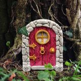 Porta Da Fada, Portas De Madeira Da Fada Para A Porta Do Elfo Do Jardim Em Miniatura