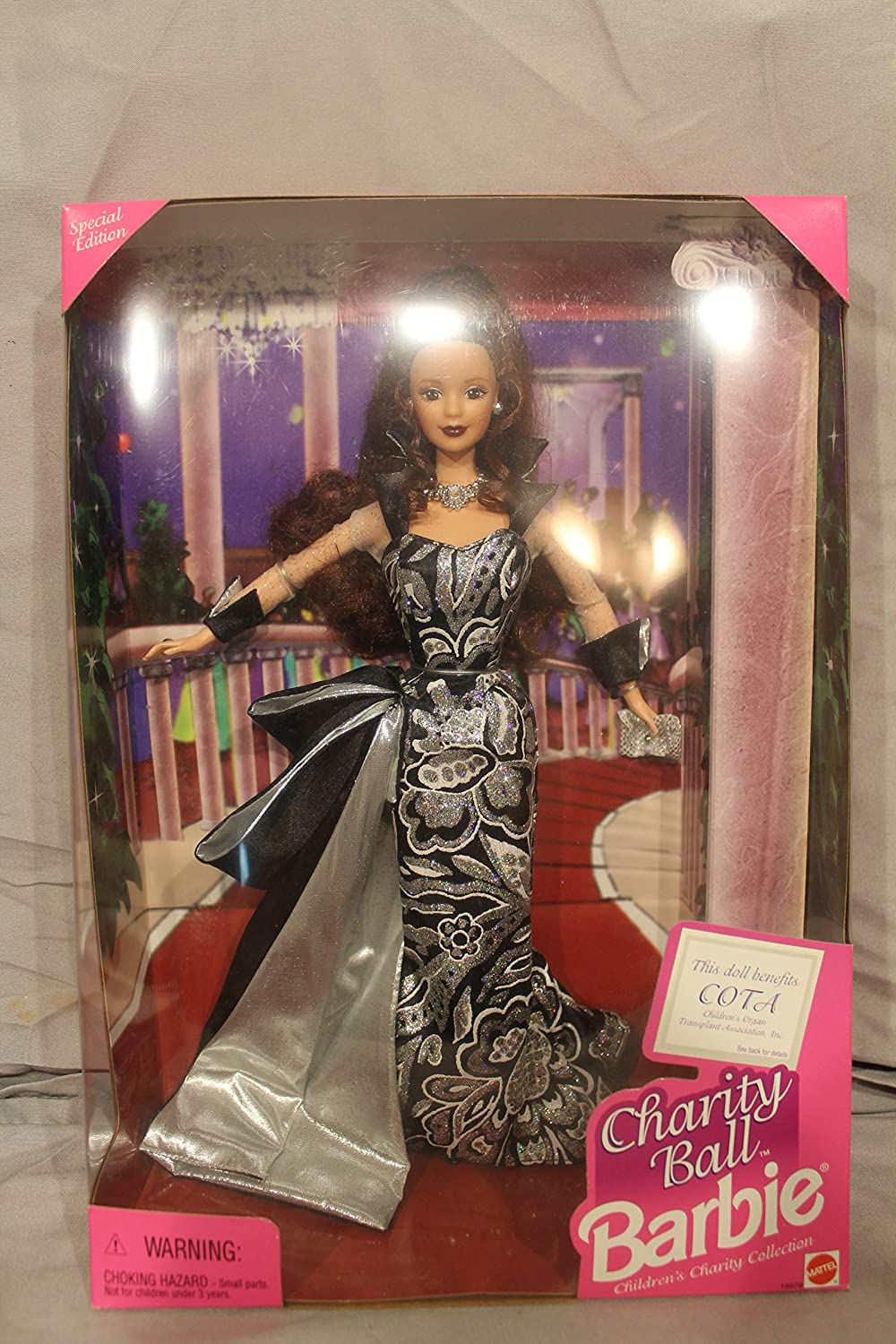 Boneca Barbie Baile Beneficente Cota