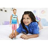 Boneca Barbie Ken Fashionistas 192 Cabelo Curto Castanho Vitiligo Regata Malibu Bermudas Vermelhas Sandálias Azuis Brinquedo 3-8 Anos