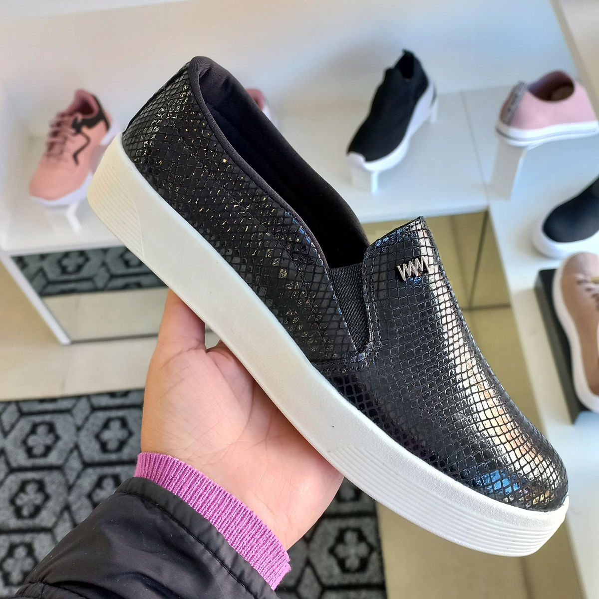 Tênis Slip On Feminino Iate Preto Couro Brilho Marina Mello