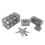 Kit Com 44 Peças De Enfeite Natalino Com Estrela, Bolinhas, Festão E Cordão De Pérolas - Prata