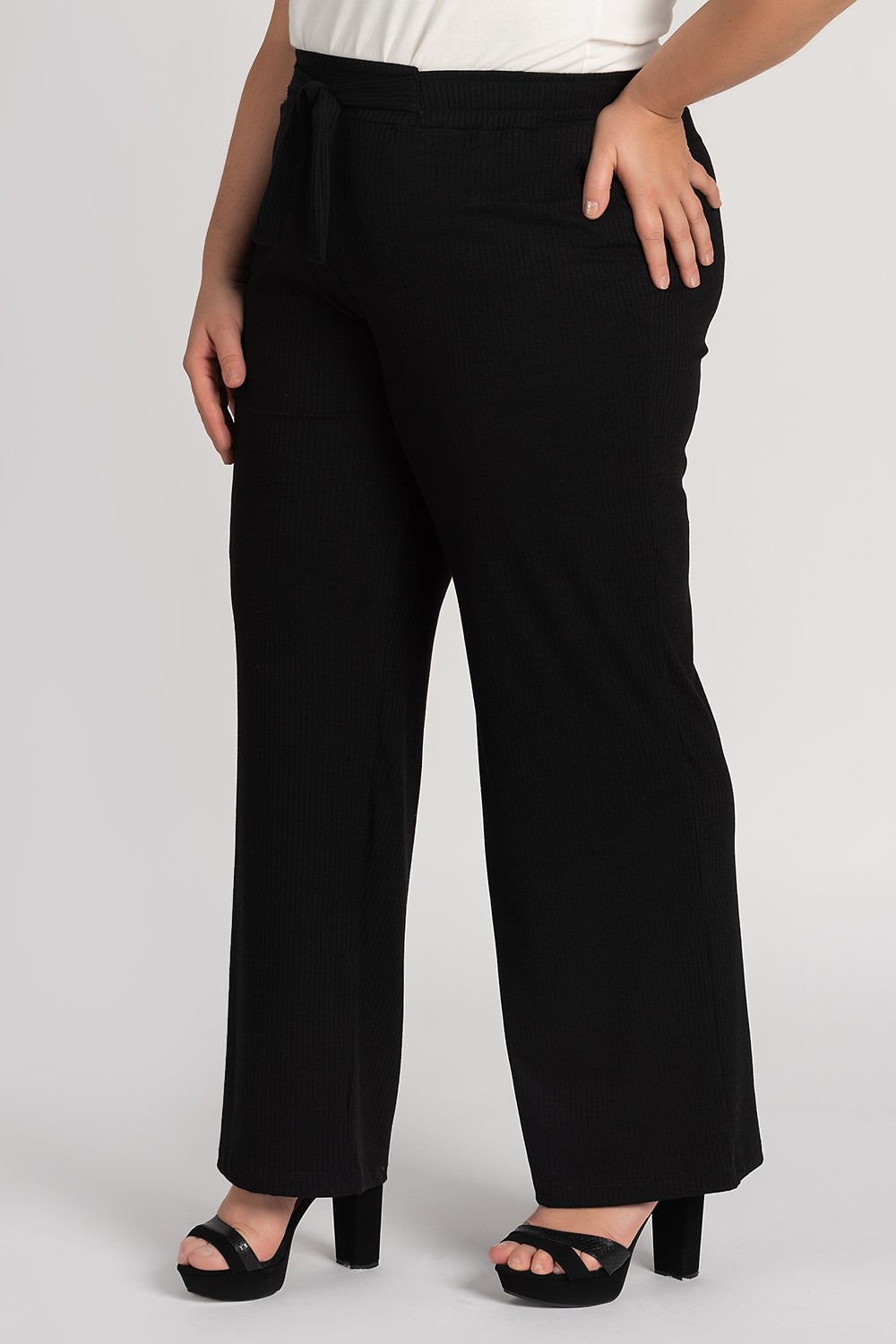 Calça Feminina Plus Size Pantalona Canelado Cós Elástico Detalhe Amarração - Serena