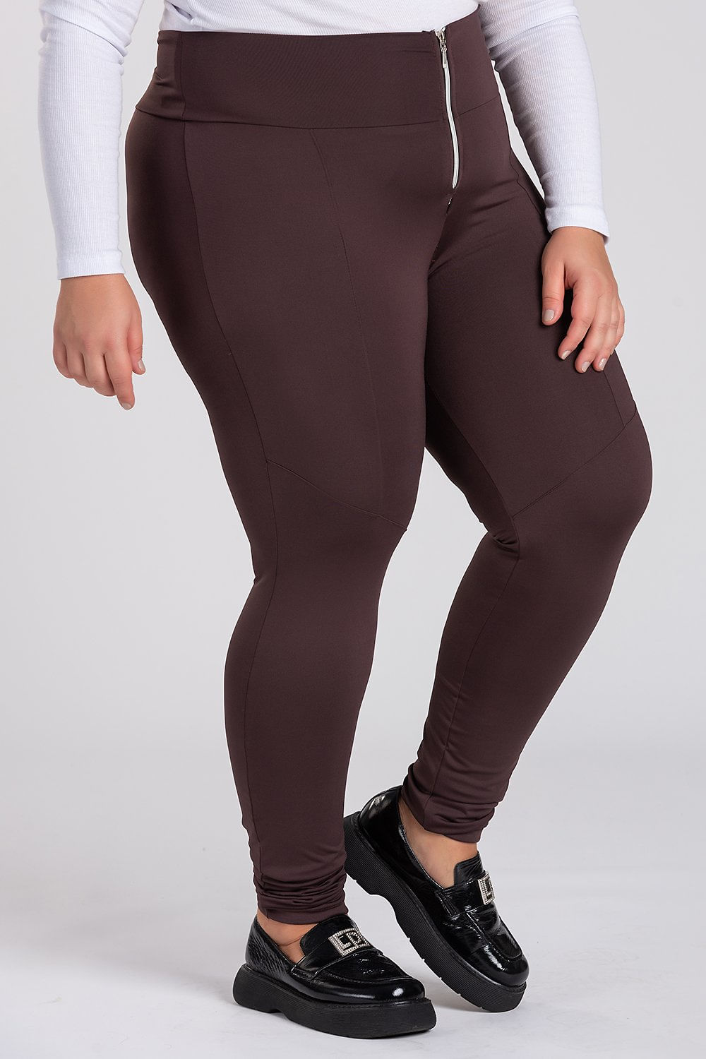 Calça Legging Montaria Plus Size Em Suplex Com Fechamento Em Zíper Metalizado - Serena