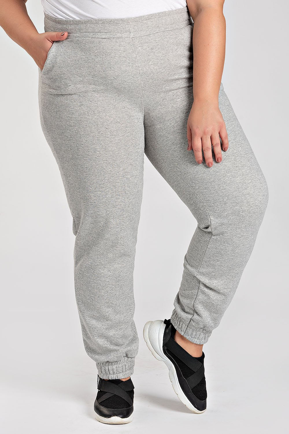 Calça Feminina Jogger Plus Size Em Moletom Peluciada Bolsos Laterais - Serena