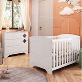 Quarto De Bebê Cômoda Com Janelas Losango E Berço Americano Ayla Espresso Móveis Branco Brilho