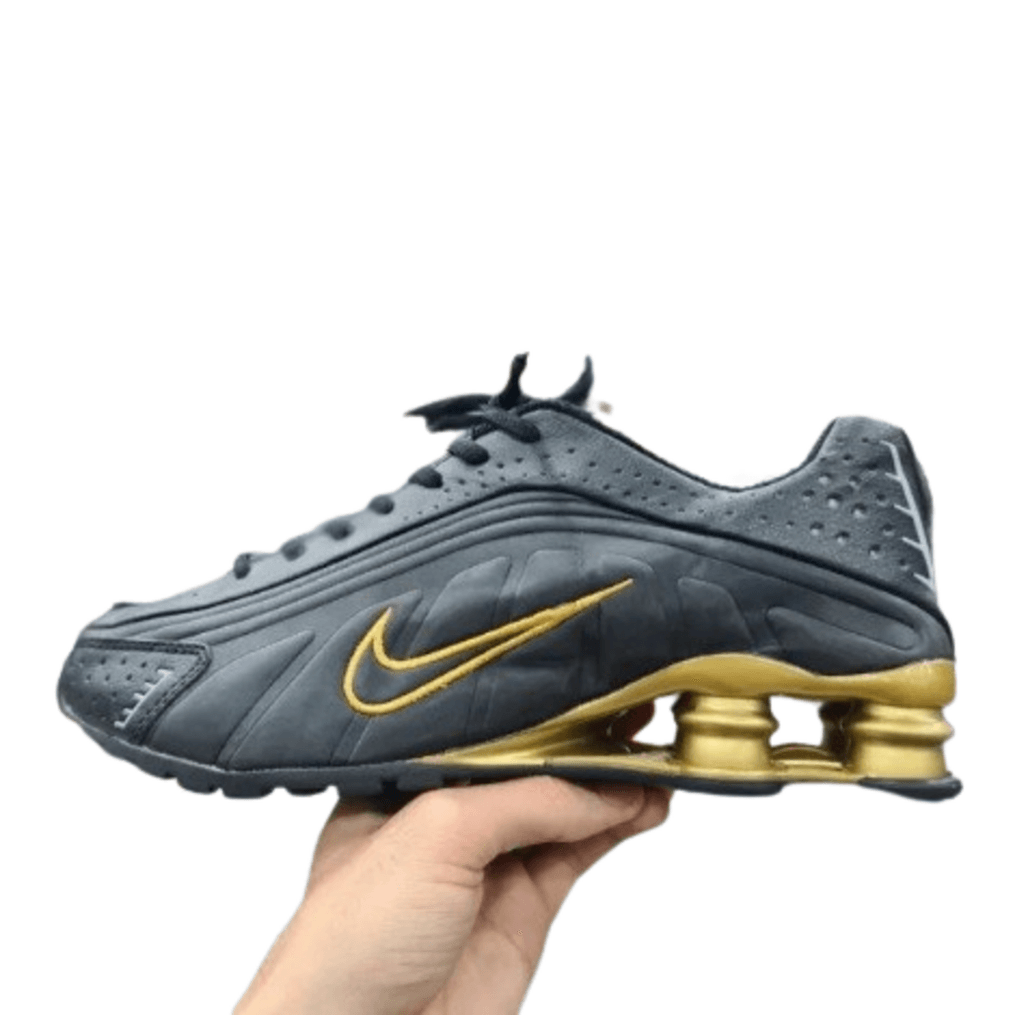 Nike shox r4 2024 preto e dourado