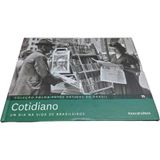 Livro Físico Coleção Folha Fotos Antigas Do Brasil Volume 11 Cotidiano: Um Dia Na Vida De Brasileiros