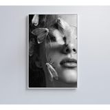 Quadro Mulher Preto E Branco Com Mariposa 90x60 Cm Adesivo Fotográfico