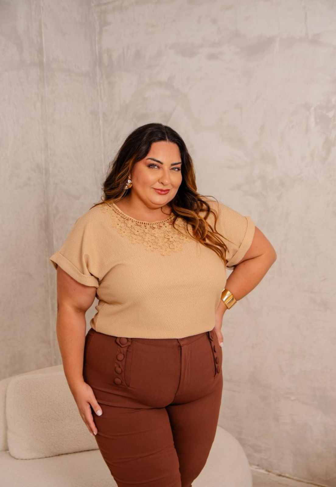 Blusa Feminina Plus Size Com Aplicação De Renda