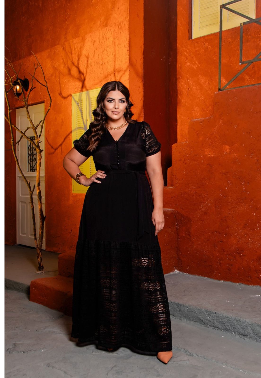 Vestido Longo Plus Size Detalhes Em Tela