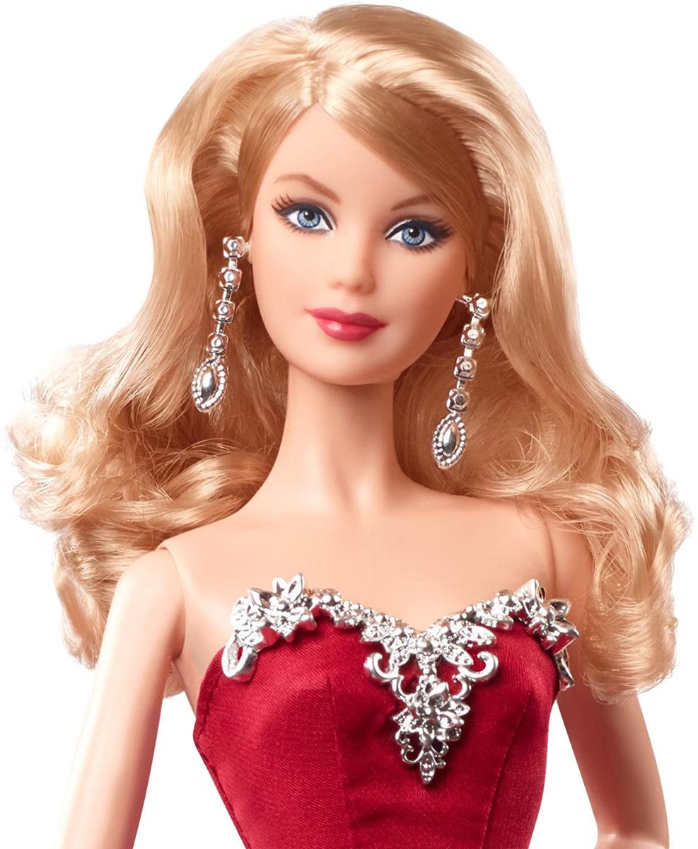 Continuando uma amada tradi o anual que perdura h mais de 25 anos esta boneca Barbie de F rias de 2015 est vestida festivamente para garantir que