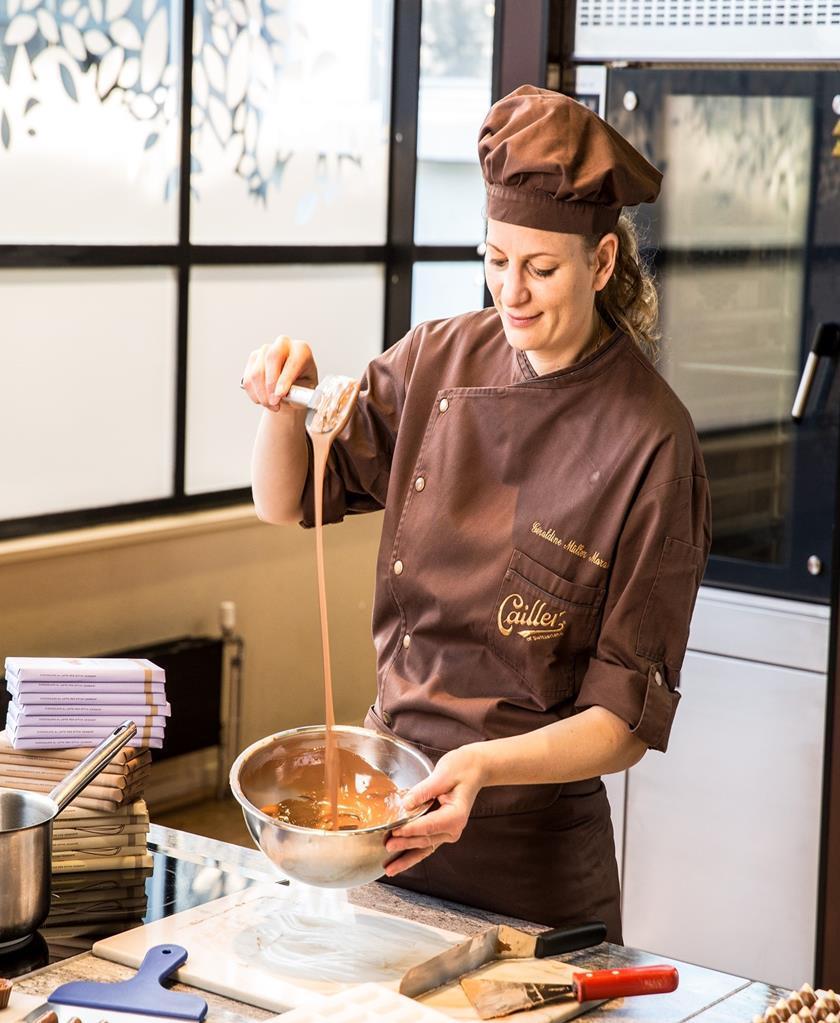 Chocolate Suíço Com Amêndoas Cailler Ao Leite 3 Barras 100g