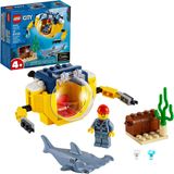 LEGO City Ocean Mini-Submarine 60263, Subaquático Playset, Com um Submarino de Brinquedo, Baú do Tesouro Pirata, Figura de Tubarão Martelo e uma Minif