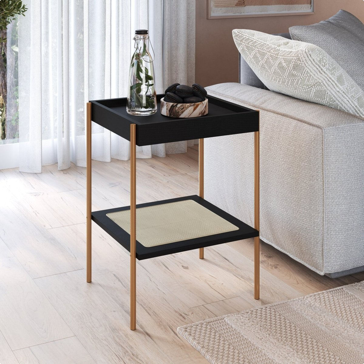 Mesa Lateral Quadrada Com Prateleira 43cm Palhinha Pé Metaloslo Nero/dourado