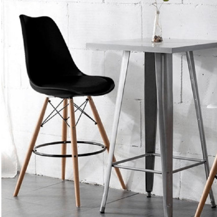 Banqueta DSW-M Saarinen Empório Tiffany Preto/Madeirado