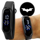 Relogio Digital Infantil Heroi Batman + Bracelete Prova Dagua Presente Menino Esportivo