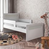 Cama Infantil Solteiro Isa Com Grade Lateral Branco - Cor: Branco
