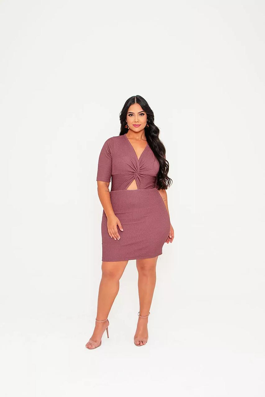 Vestido Feminino Plus Size Em Malha Com Decote V E Torção