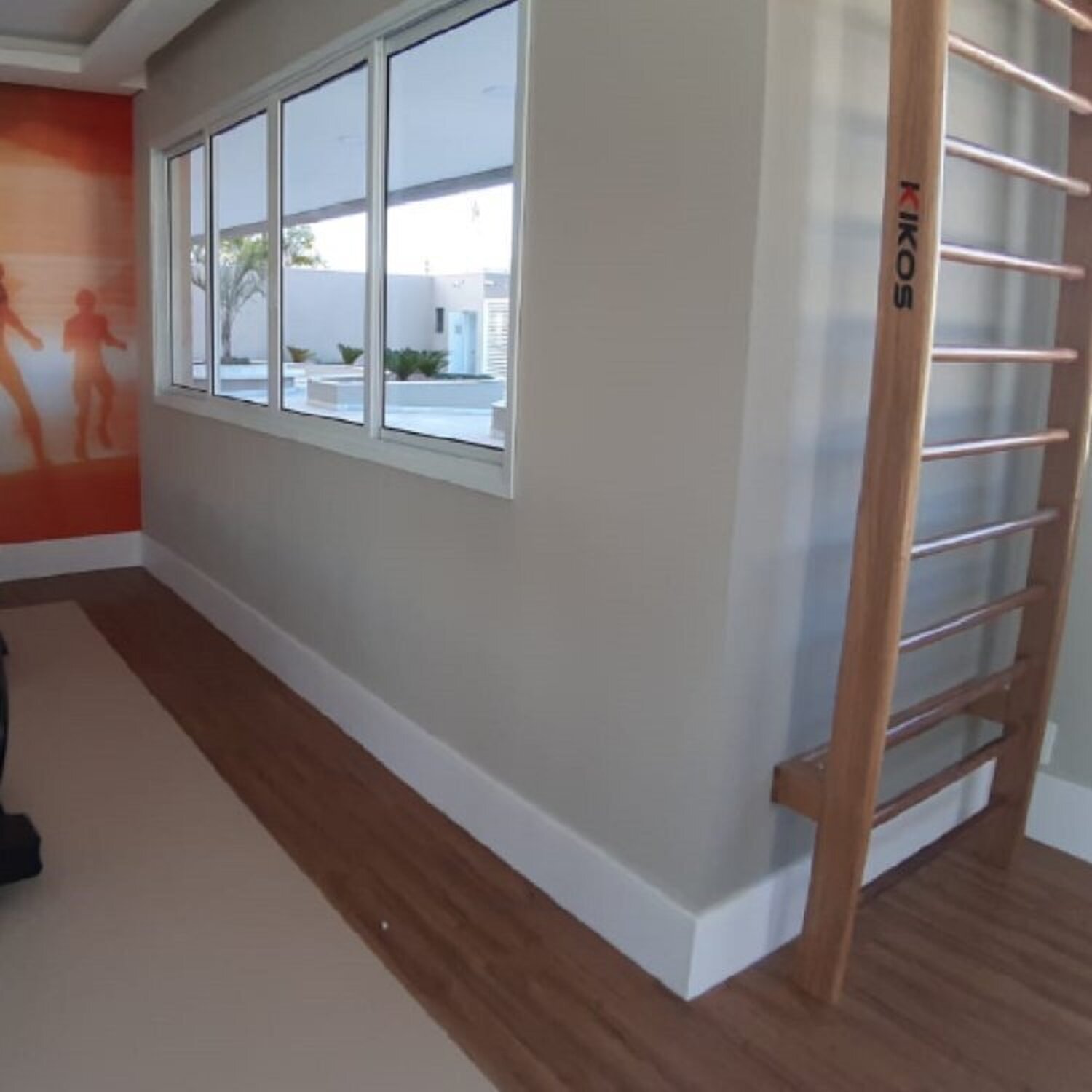 Kit Com 20 Barras Rodapé Poliestireno Liso Ml15 18mm X 244cm X 15cm 48m Branco