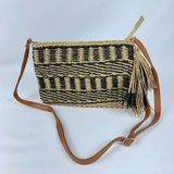 Bolsa De Palha Artesanal Feminina Tiracolo Com Alça Transversal Moda Praia Verão Com Pom Pom Preto