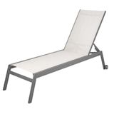 Espreguiçadeira Chaise Outdoor Externa Itaguá Rivatti Alumínio Amêndoa Tela Mesh Bege Com Rodinhas