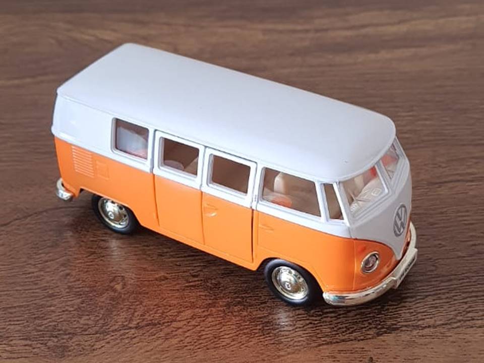 Miniatura Kombi 1962 Rmz 1/32 Metal E Fricção Branca/laranja