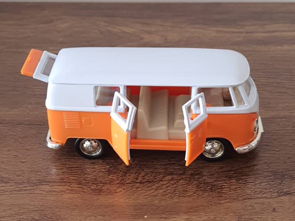 Miniatura Kombi 1962 Rmz 1/32 Metal E Fricção Branca/laranja