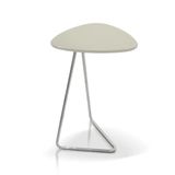 Mesa De Apoio Para Sofá Folha Off White Base Em Metal Cromado 68 Cm