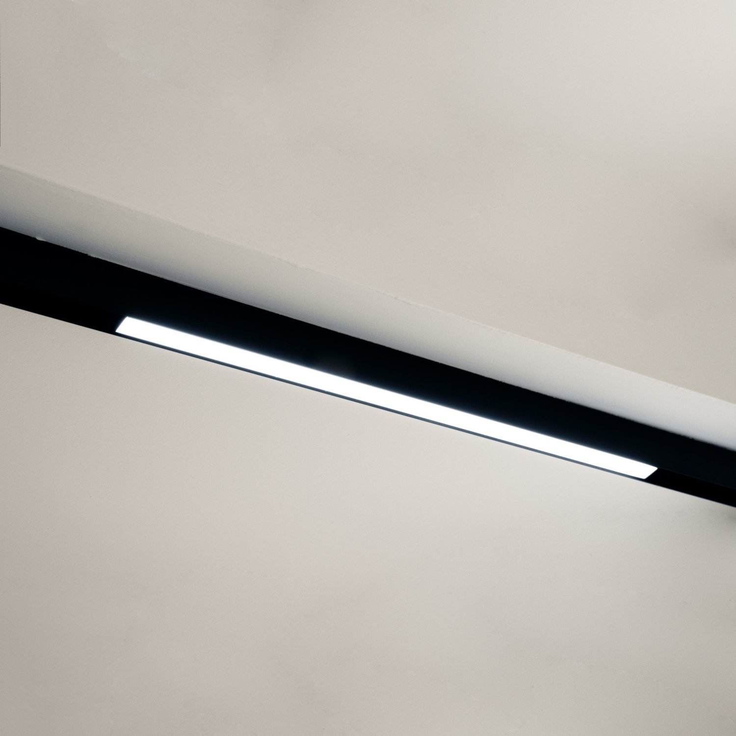 Plafon System Preto 2,2cm X 59,8cm X 4,4cm Led Integrado 18w 2700k 530lm Ip20 Preto