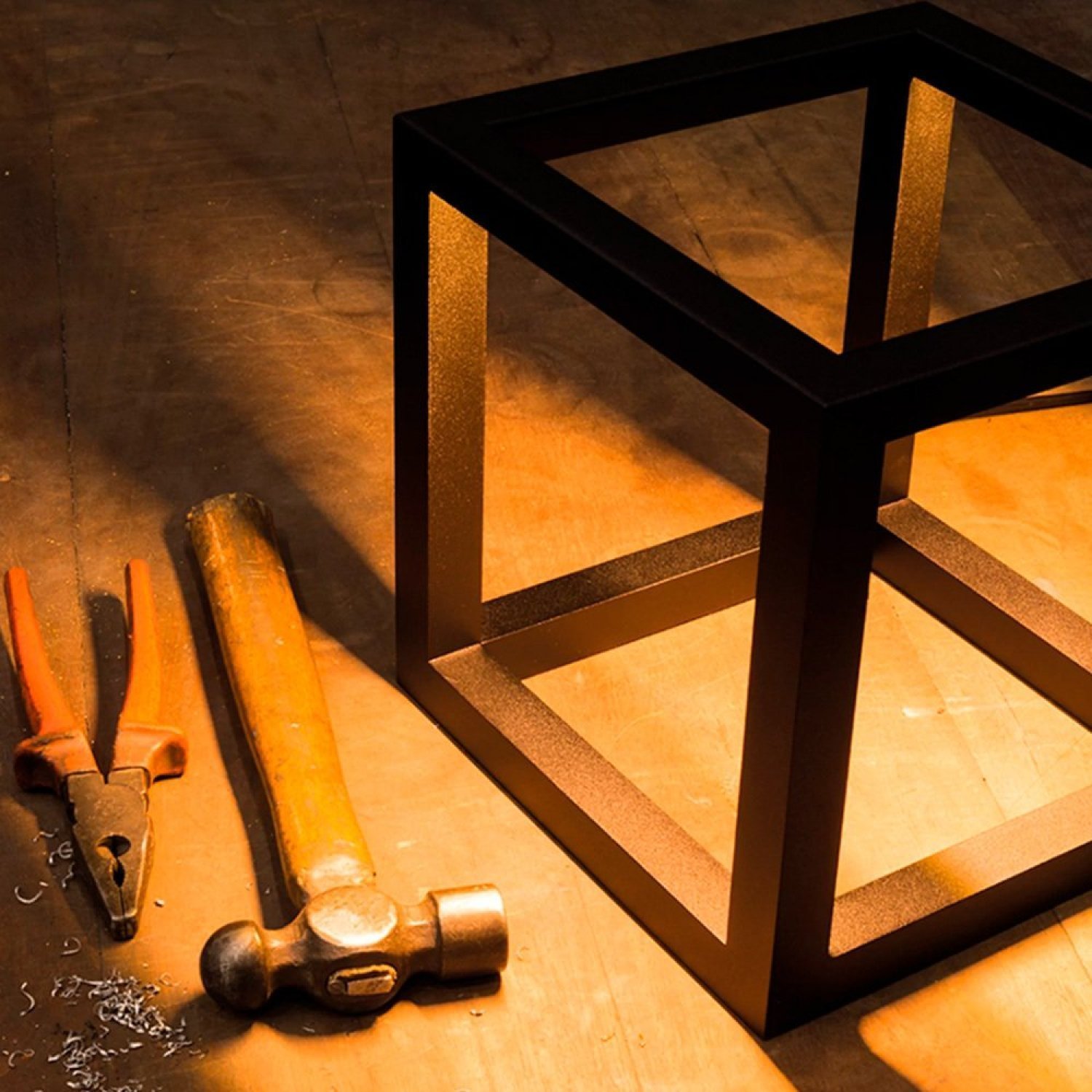 Abajur Led Cubo Bivolt Em Alumínio Preto