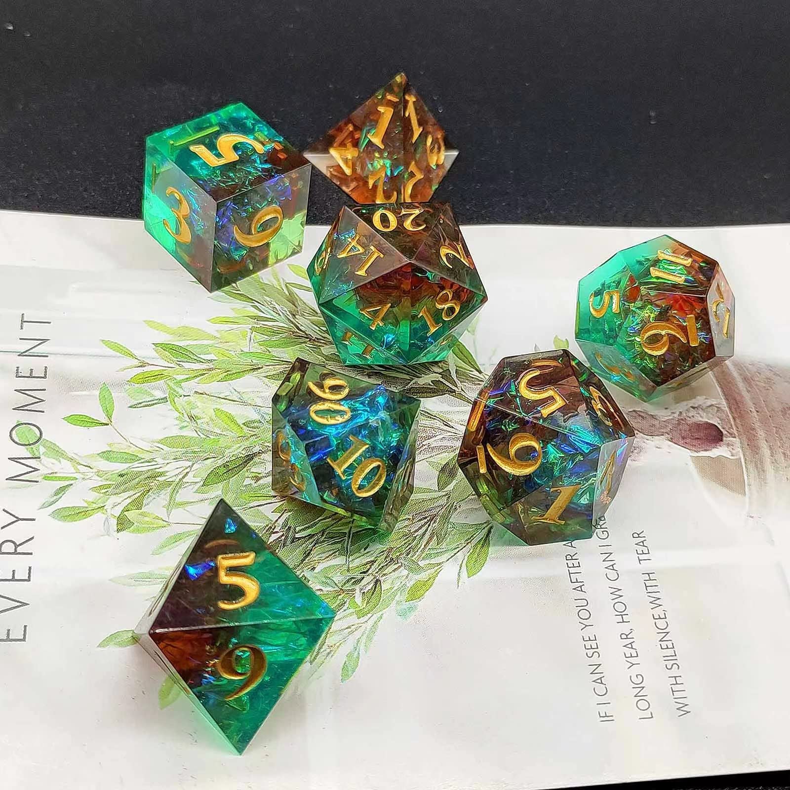 Dice Set Sharp Edge Resin Para D&amp;d Com Caixa De Metal E Bolsa Verde/marrom