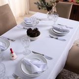 Toalha De Mesa Basic Lisa Oxford Decoração 1,45m X 1,40m Para 4 Lugares Branco 100% Poliéster