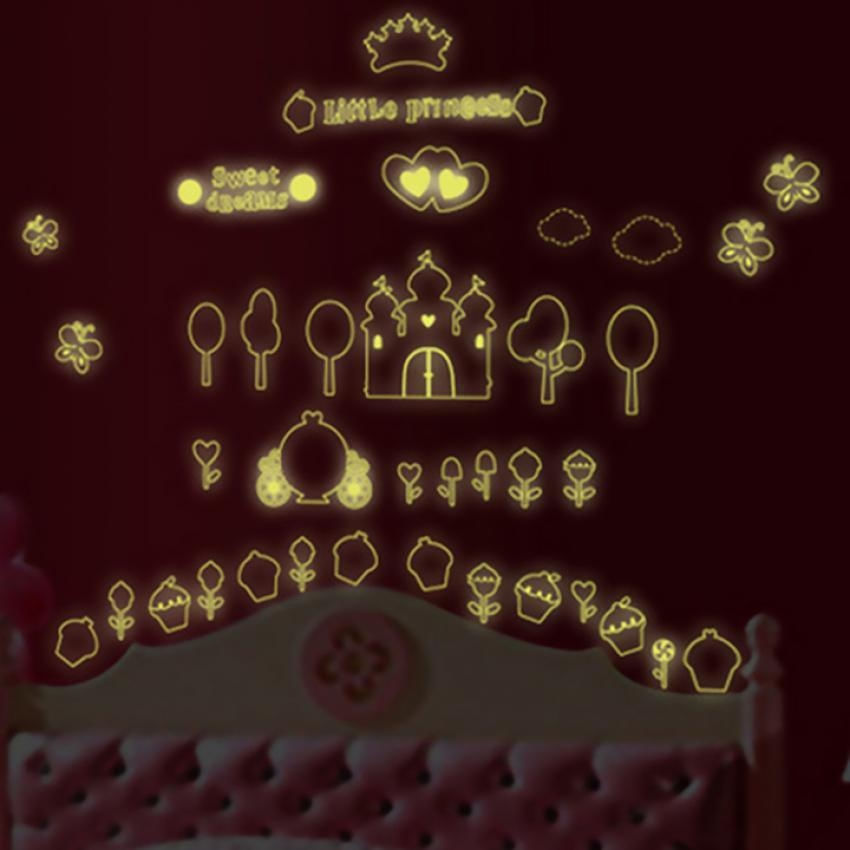 Adesivo De Parede Black Princess Castle Luminous Pvc 120x100cm