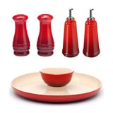 Kit Le Creuset Prato P/ Aperitivo Saleiro E Pimenteiro 110ml Galheteiro Óleo E Vinagre 300ml Vermelho