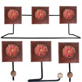 Kit Banheiro Com 2 Toalheiros + Porta Papel Higiênico + Toalheiro Rustico Artesanal Flores Coloridas 3d Cor Rosa