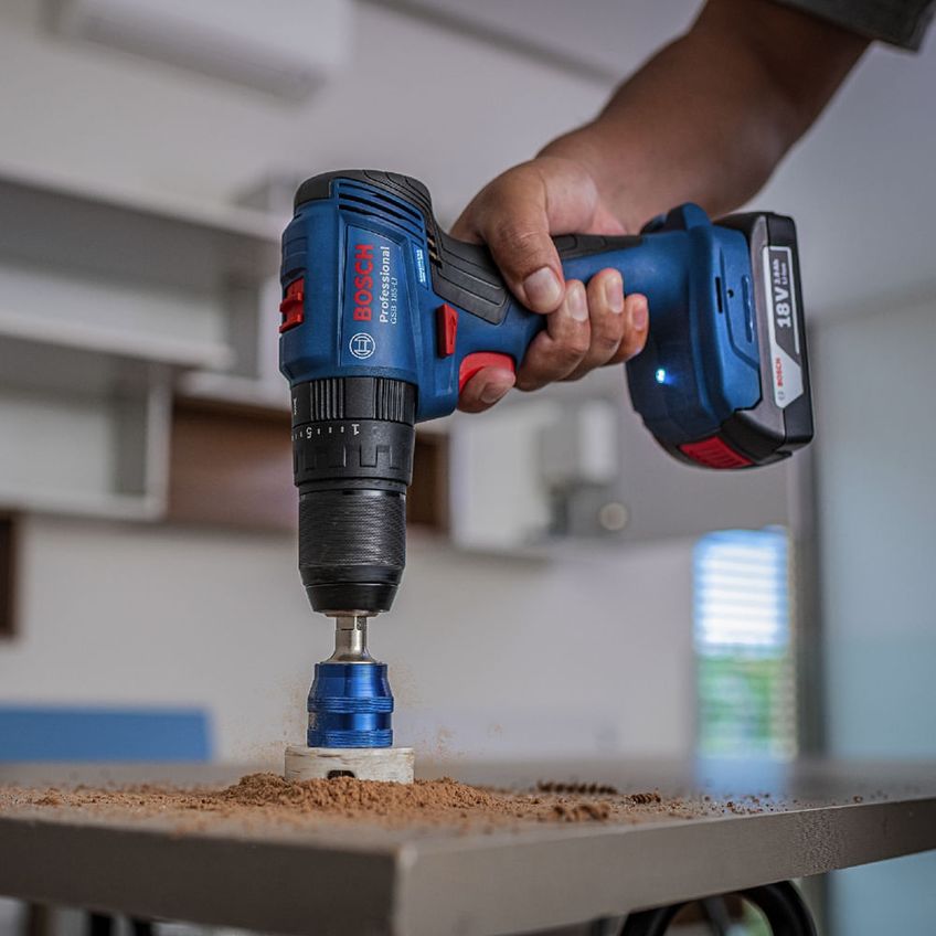 Parafusadeira Furadeira De Impacto 18 Volts Gsb 185-li Profissional + Bateria De 18 Volts + Carregador + Maleta - 06019k31e6000 - Bosch Bosch - imagem 4