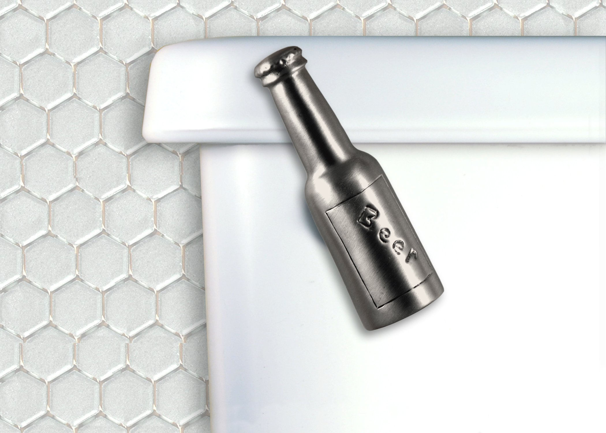 Design Funcional De Garrafa De Cerveja Artística Com Alça De Descarga Sanitária