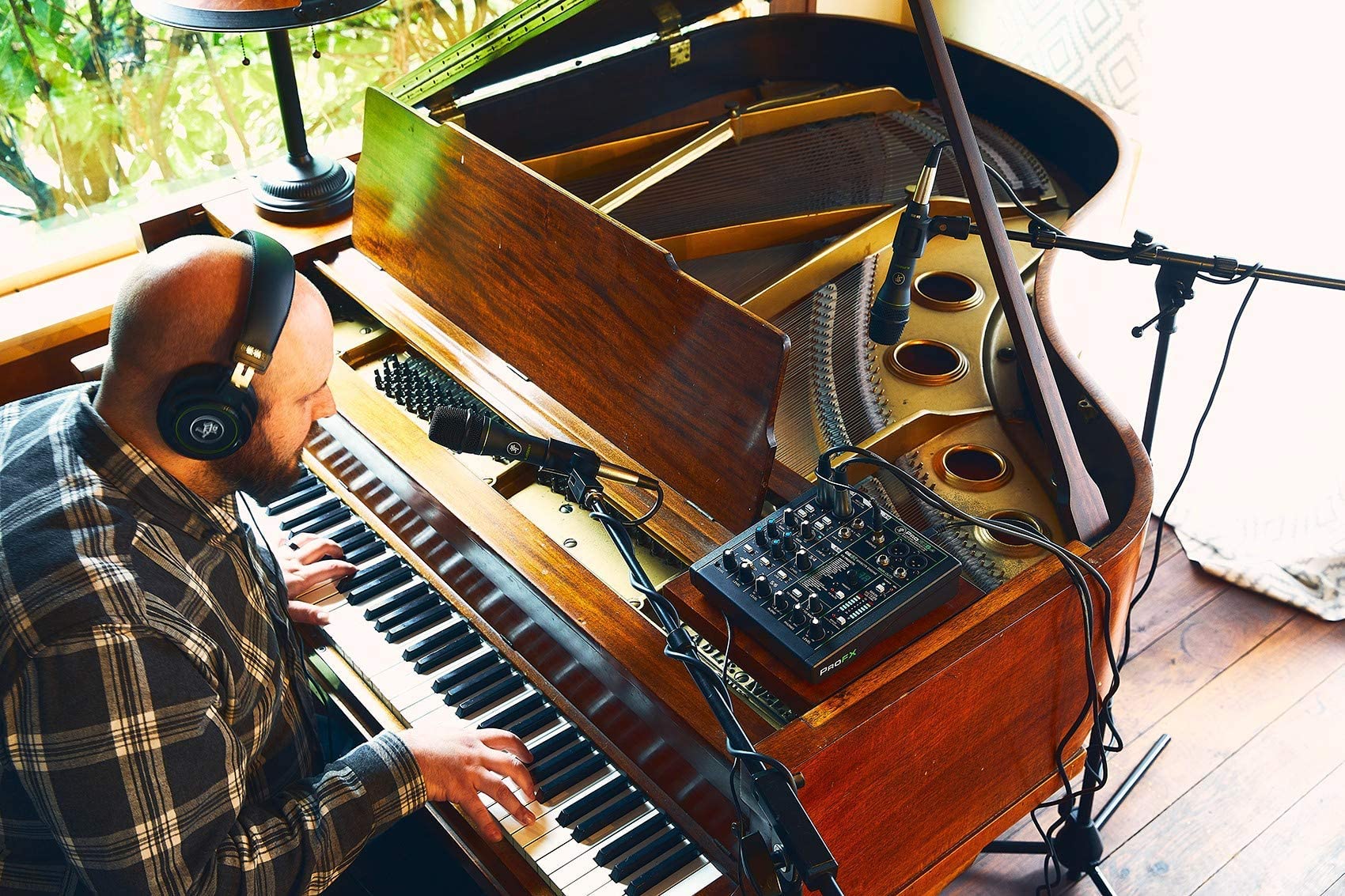 Microfone Vocal Dinâmico Mackie Element Series Em-89d