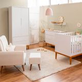 Kit Quarto Infantil Theo Com Pés Square Mel - Berço + Cômoda 6 Gavetas + Guarda-roupa 2 Portas + Poltrona E Puff Lola - Branco Fosco