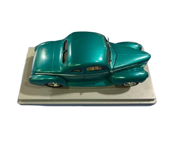 Miniatura Ford 1940 Street Rod Deluxe Coupe Hot 1:18 Ertl - Carrefour