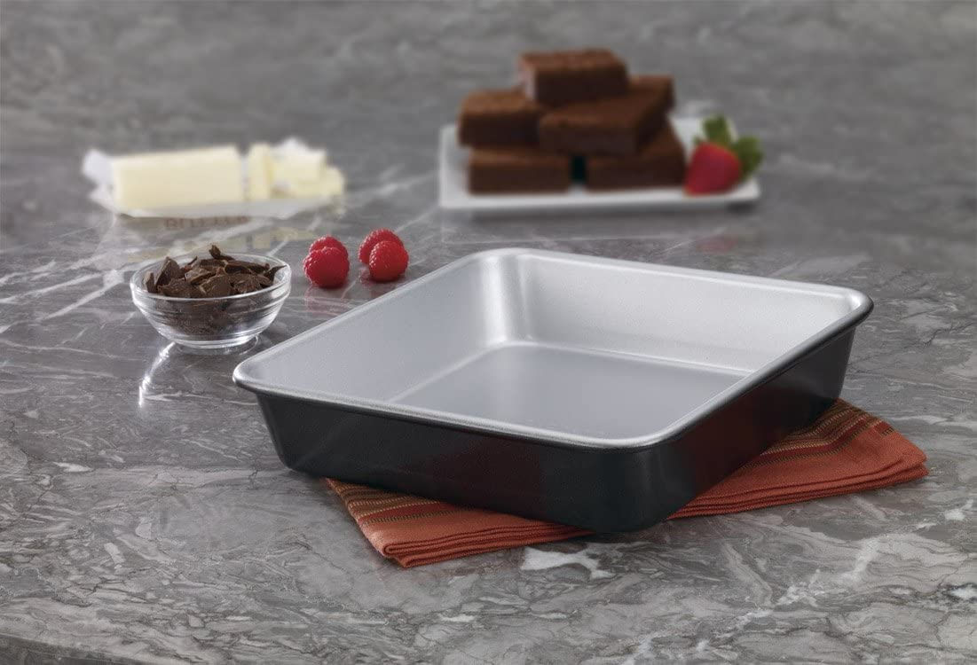 Cuisinart 9-Inch Chef's Classic Nonstick Bakeware Square Cake Pan, Prata