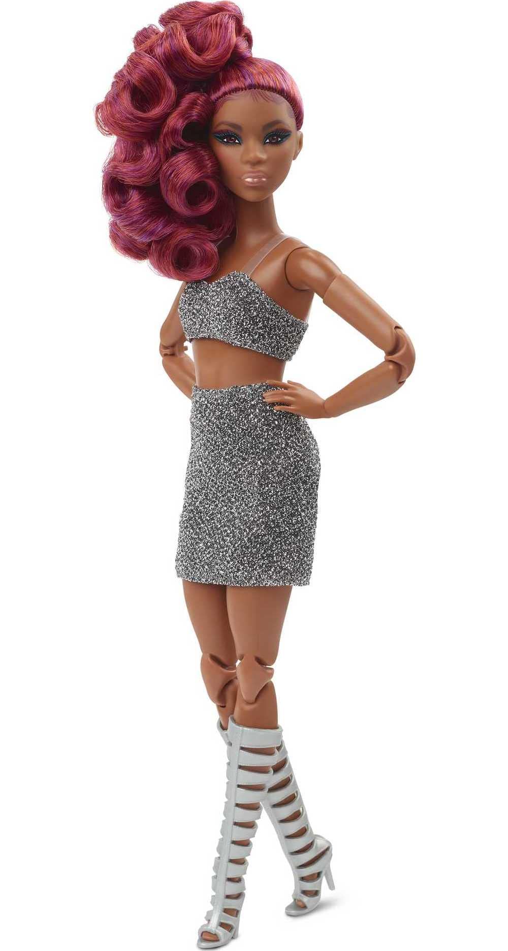 Barbie Assinatura Barbie Looks Boneca (petite, Cabelo Vermelho) Boneca De Moda Totalmente Posable Vestindo Top &amp; Saia Brilhante, Presente Pa