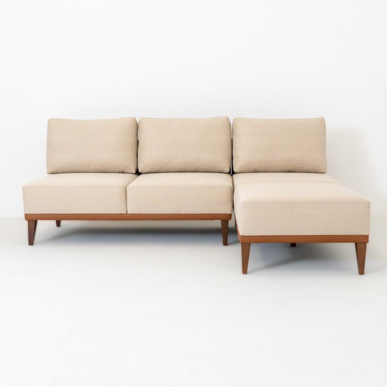 Sofá 2 Lugares E Chaise Base Em Madeira Com Mola Ensacada Boreal Cabecasa Madeiramadeira Bege