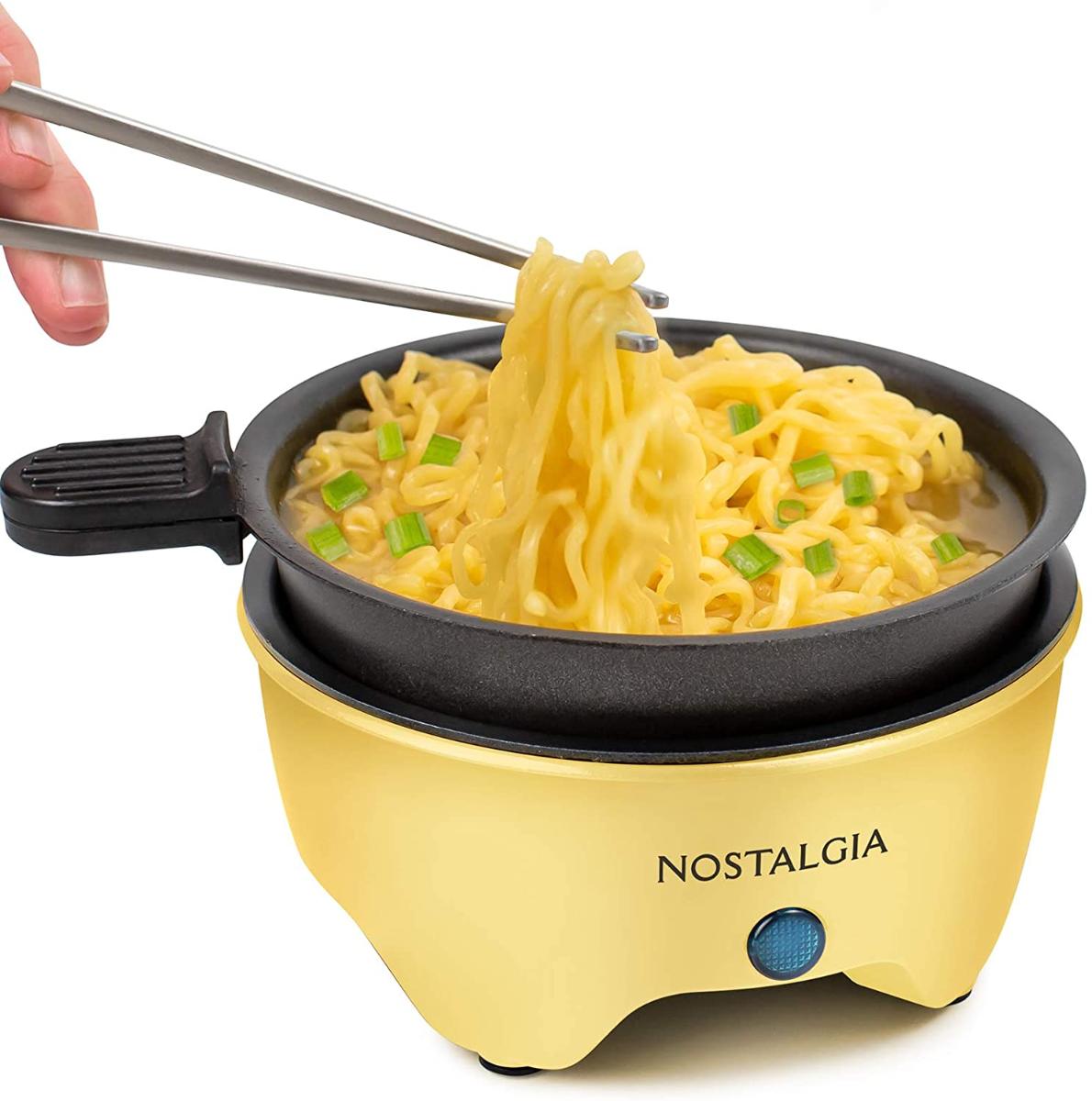 Nostalgia MSK5YW MyMini Personal Electric Skillet & Rapid Noodle Maker Perfect For Ramen, Pasta, Mac & Cheese, Stir Fry, Sopas, Omeletes, Ovos