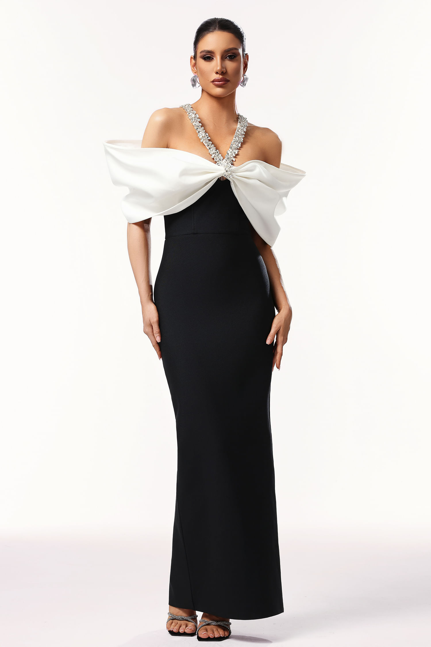 Vestido Bellabarnetten Lucifa Halter Maxi Sem Mangas Com Laço