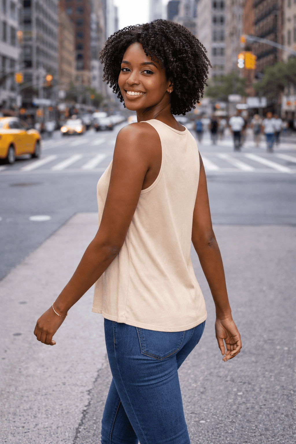 Regata Feminina Básica - Gola U, Modelagem Solta